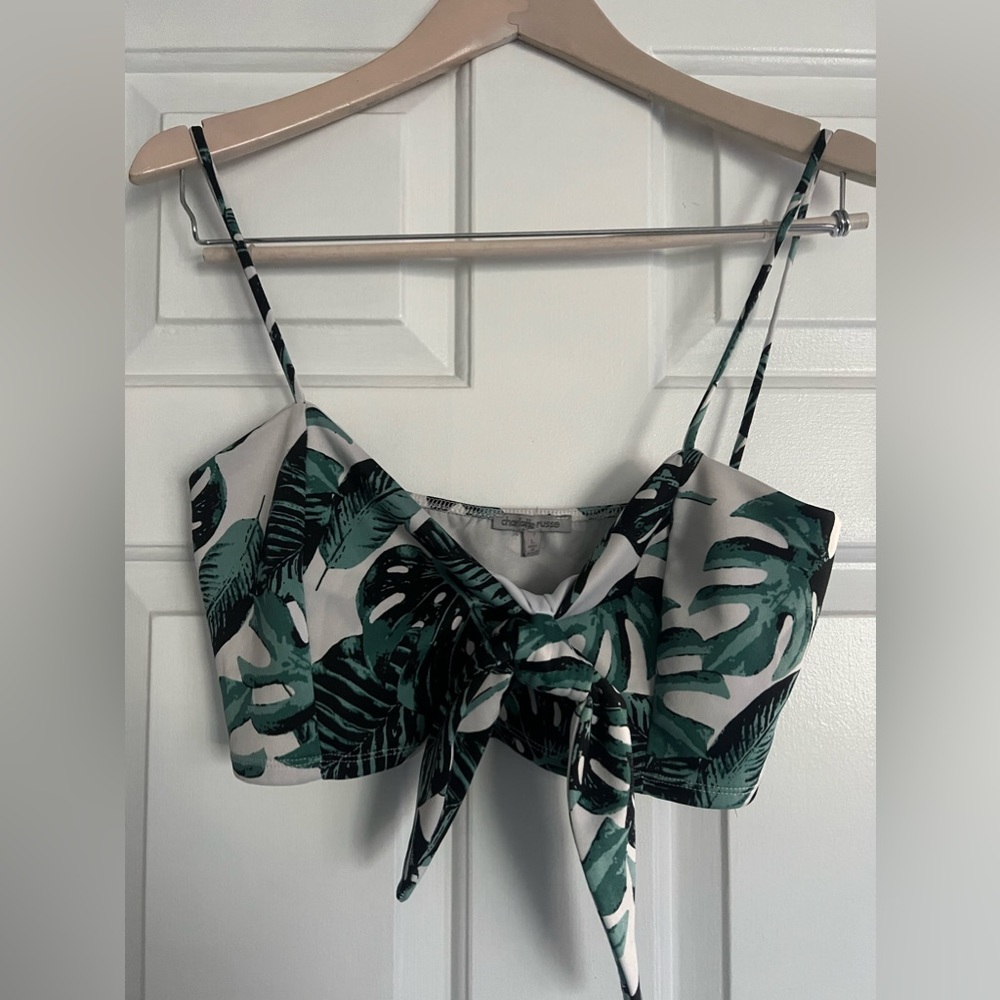 Charlotte Russe Tropical Pattern Crop Top / Size: L / Ties in the Front